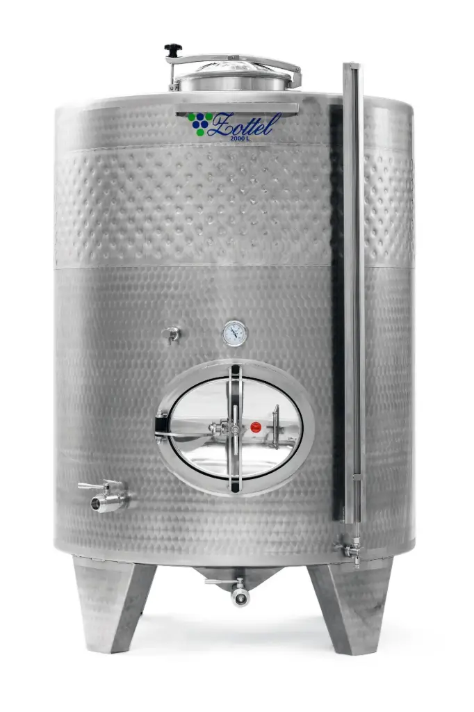 Closed tanks with one cooling jacket (300)