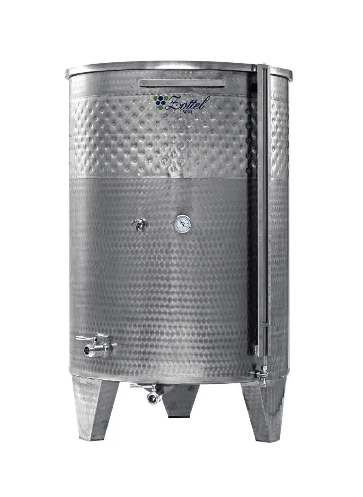 Tanks with one cooling jacket (300)